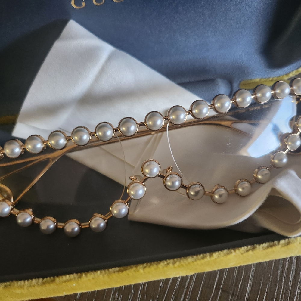 Gucci Cream and Gold Necklace with Lustrous Pearls
